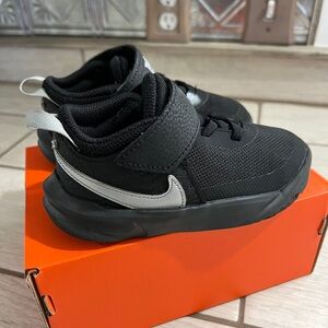 Nike Team Hustle Boys Size 10C